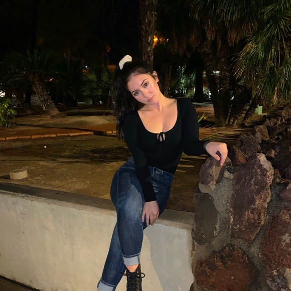 Meet your Posher, Rebecca - Picture 1 of 1